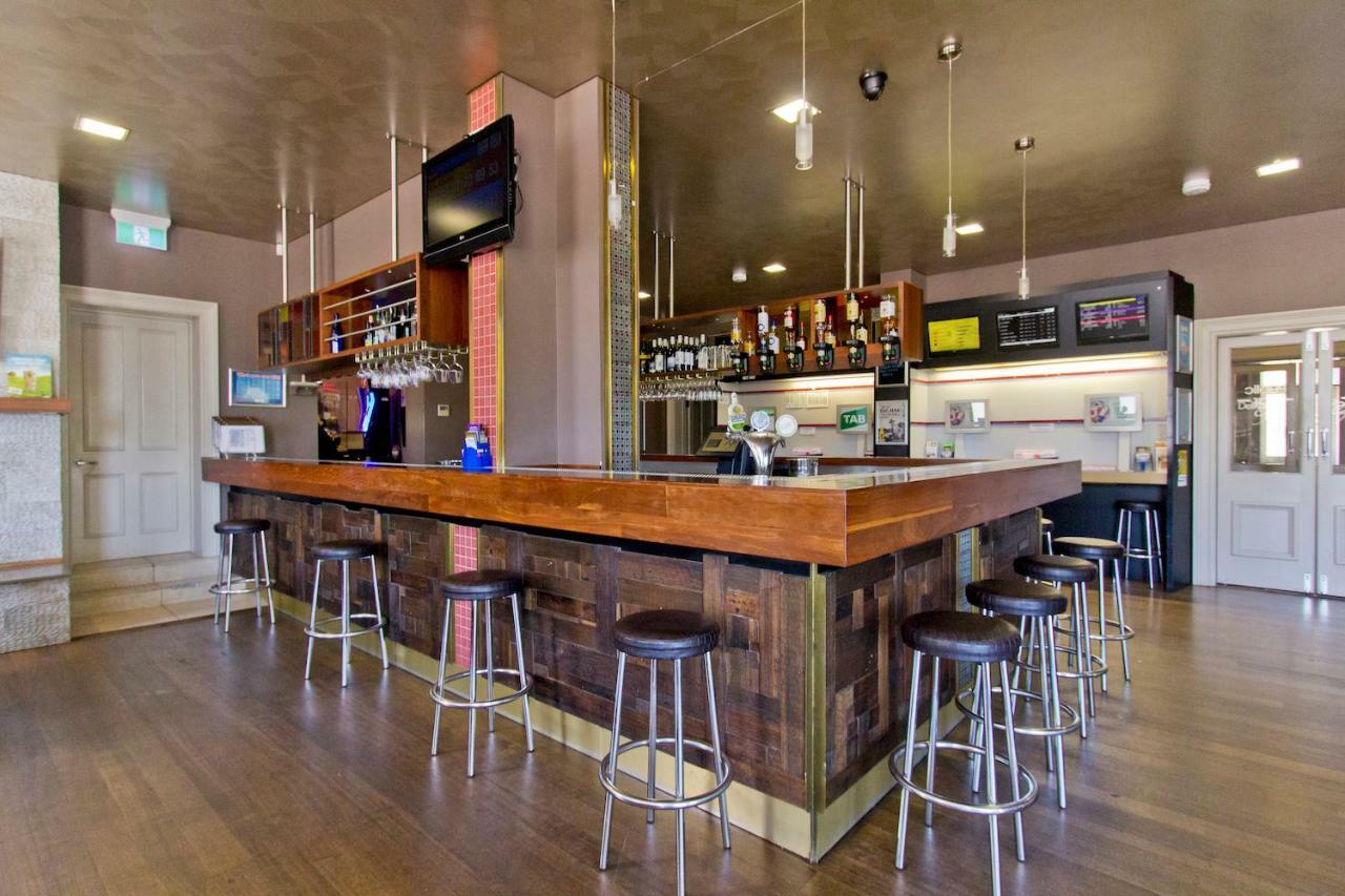 Deloraine Hotel Hotel