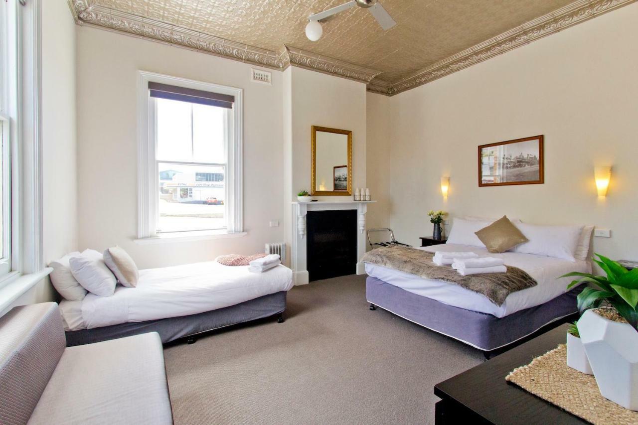 Hotel Deloraine Hotel