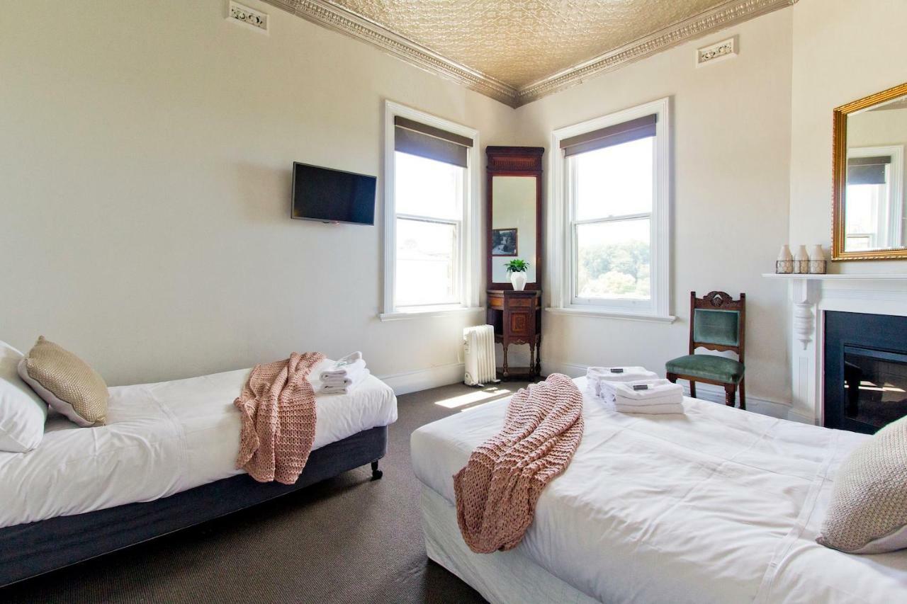 Deloraine Hotel Hotel